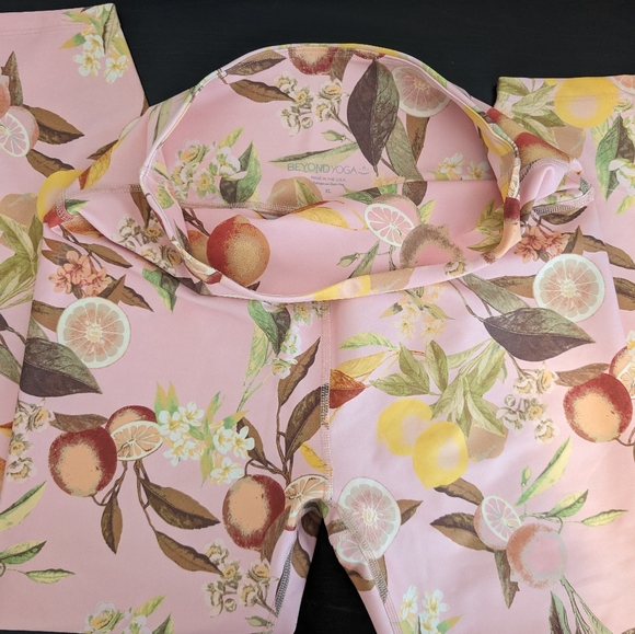 NWT Beyond Yoga Lemon Tree Leggings - Picture 3 of 3